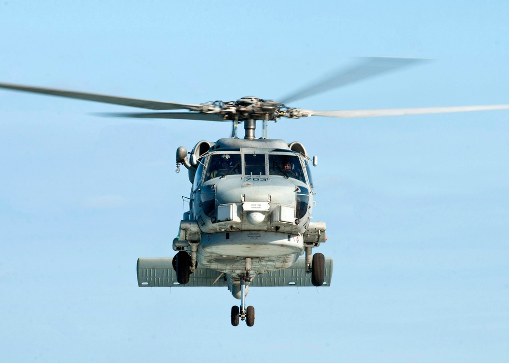 SH-60B Seahawk prepares to land