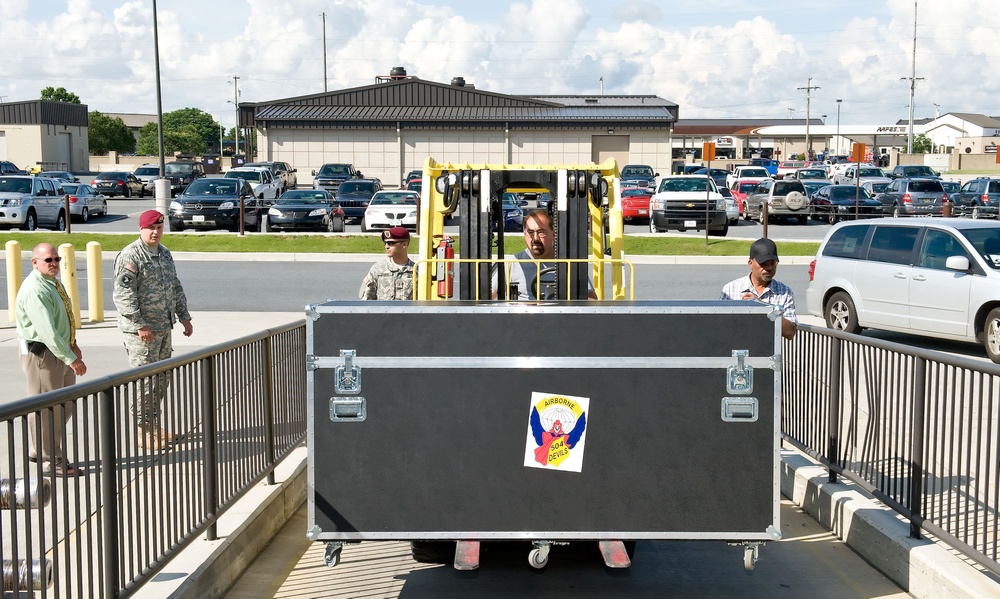 TLC's 'Cake Boss' at Dover AFB