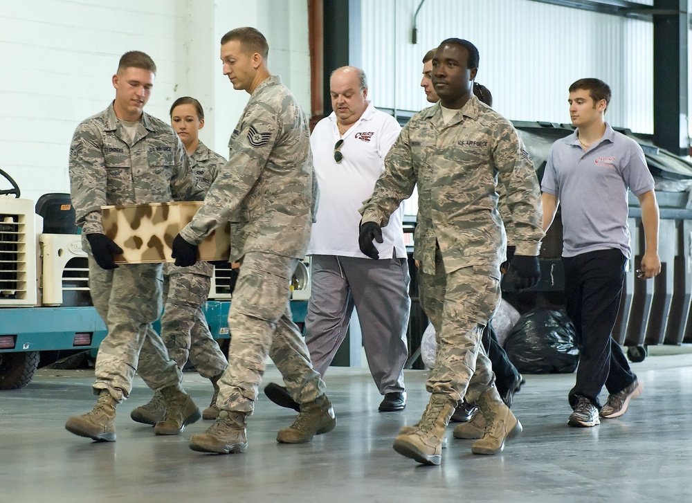 DVIDS - Images TLC's 'Cake Boss' at Dover AFB [Image 4 of 6]