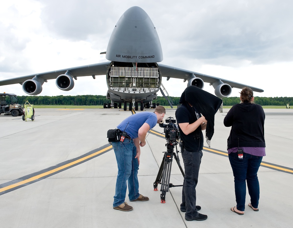 TLC's 'Cake Boss' at Dover AFB