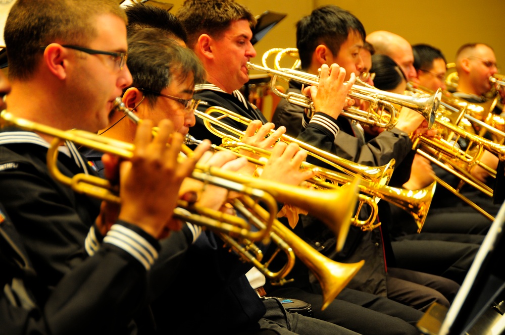 US 7th Fleet band performs yuletide concert in Yokosuka