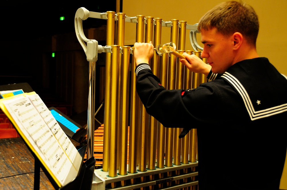 US 7th Fleet band performs yuletide concert in Yokosuka