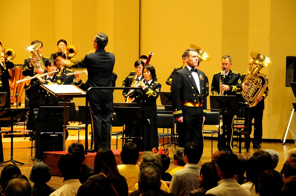 US 7th Fleet band performs yuletide concert in Yokosuka