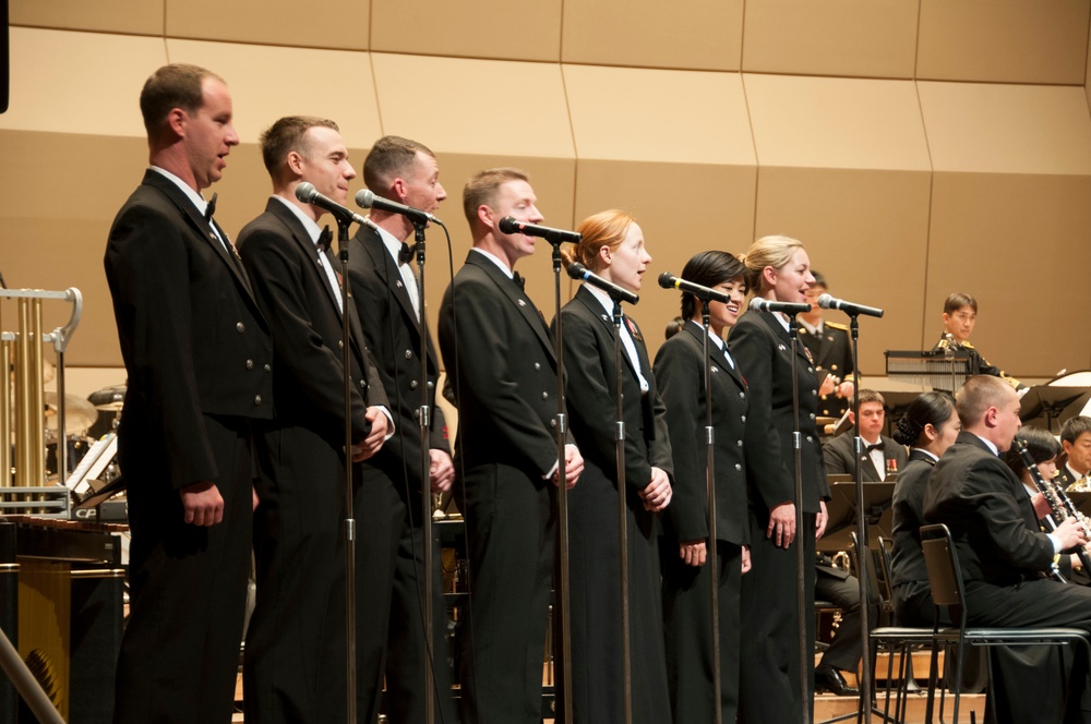 US 7th Fleet band performs yuletide concert in Yokosuka