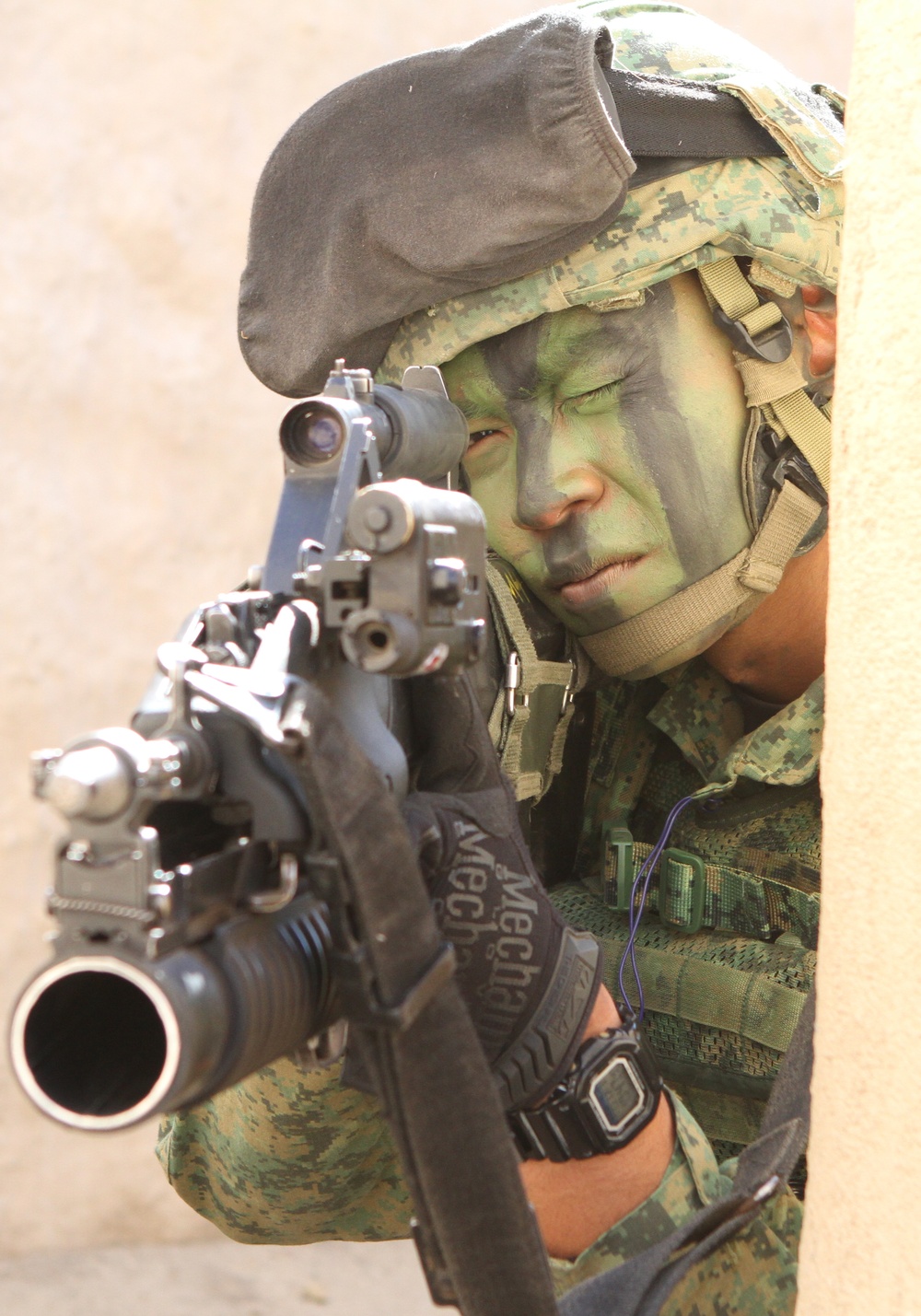 Infantry Immersion Trainer shows realism of combat to Marines, Singaporean guardsmen during Valiant Mark