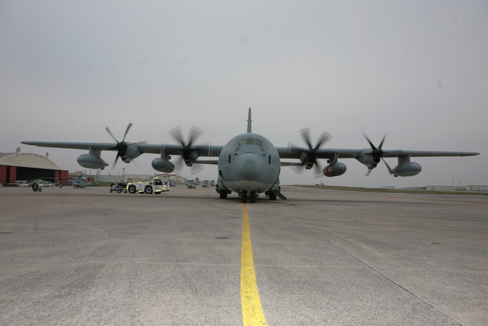 Marine aircraft heads to Philippines to assist relief efforts
