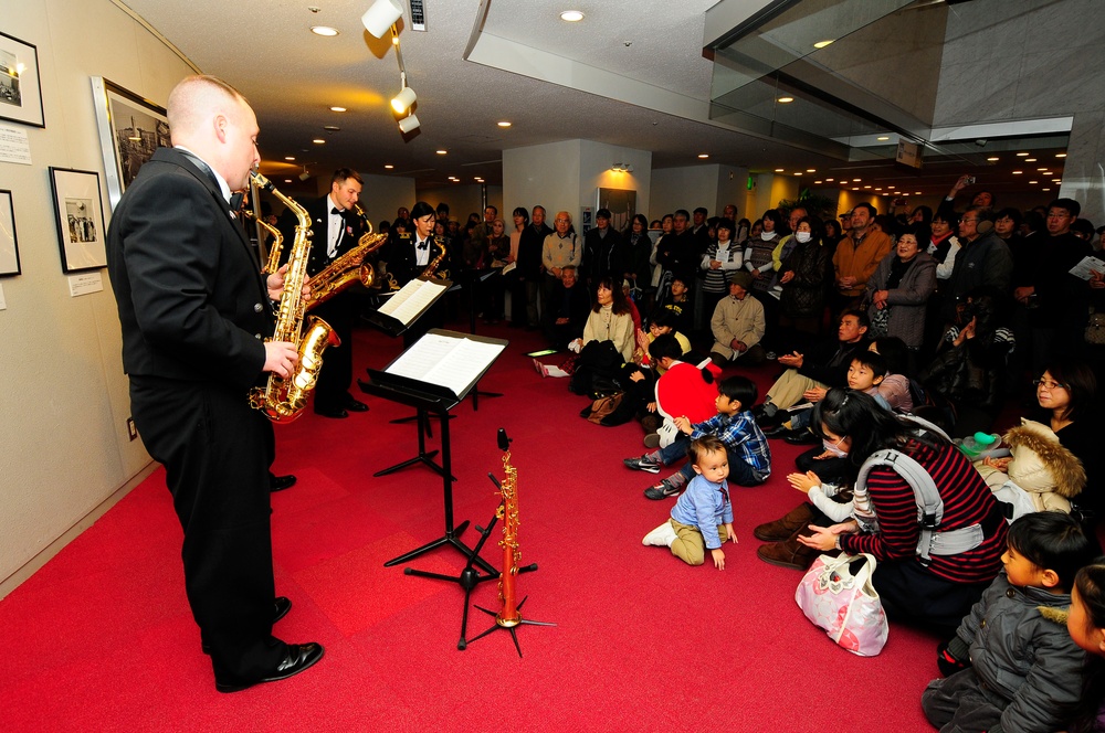 US 7th Fleet band performs in Yokosuka