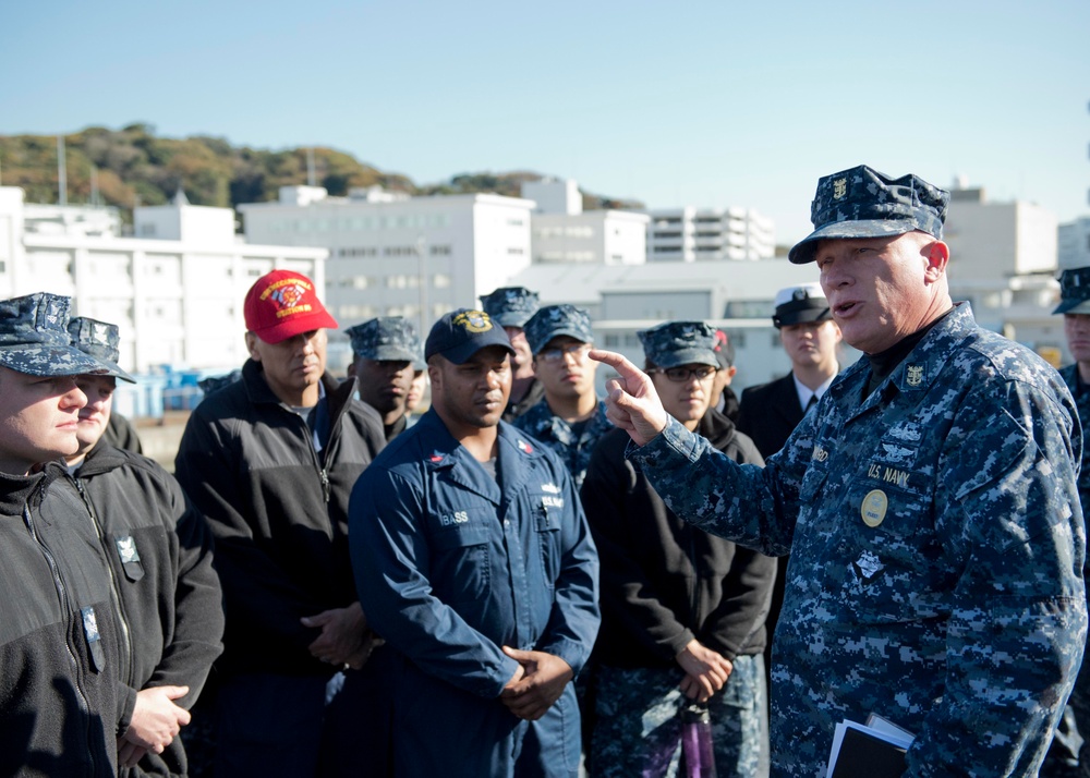 Pacific Fleet master chief visits Yokosuka