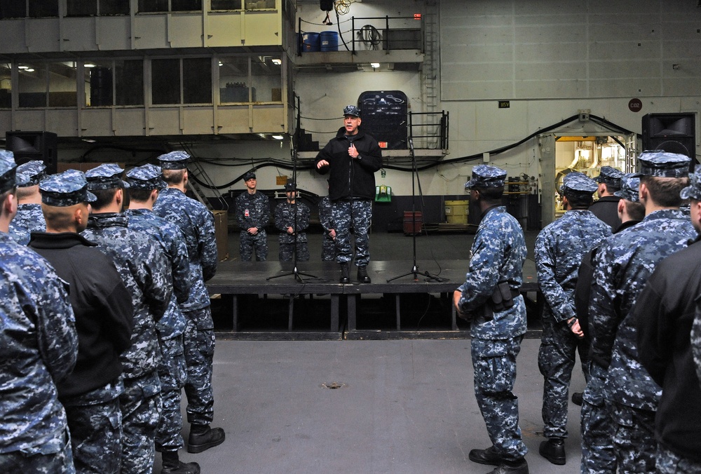 Pacific Fleet master chief visits Yokosuka