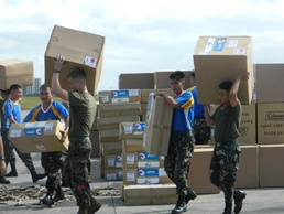 Marines provide support to disaster relief in Philippines