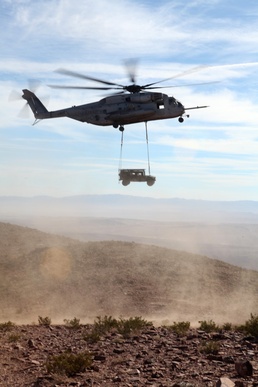Wolfpack howls with Marines on ground during external lift