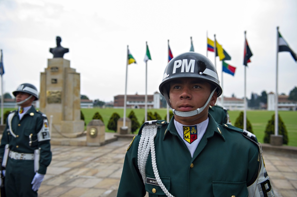 Army chief of staff visits Colombia