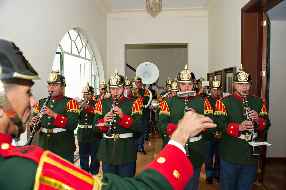 Army chief of staff visits Colombia
