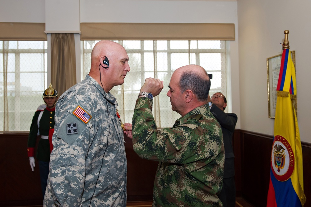 Army chief of staff visits Colombia