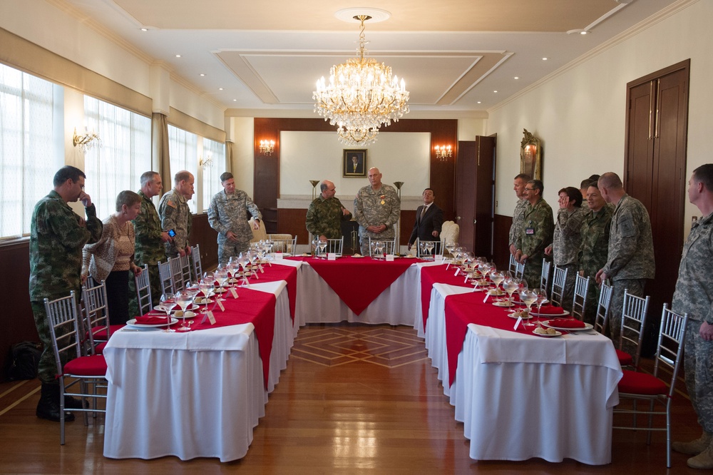 Army chief of staff visits Colombia