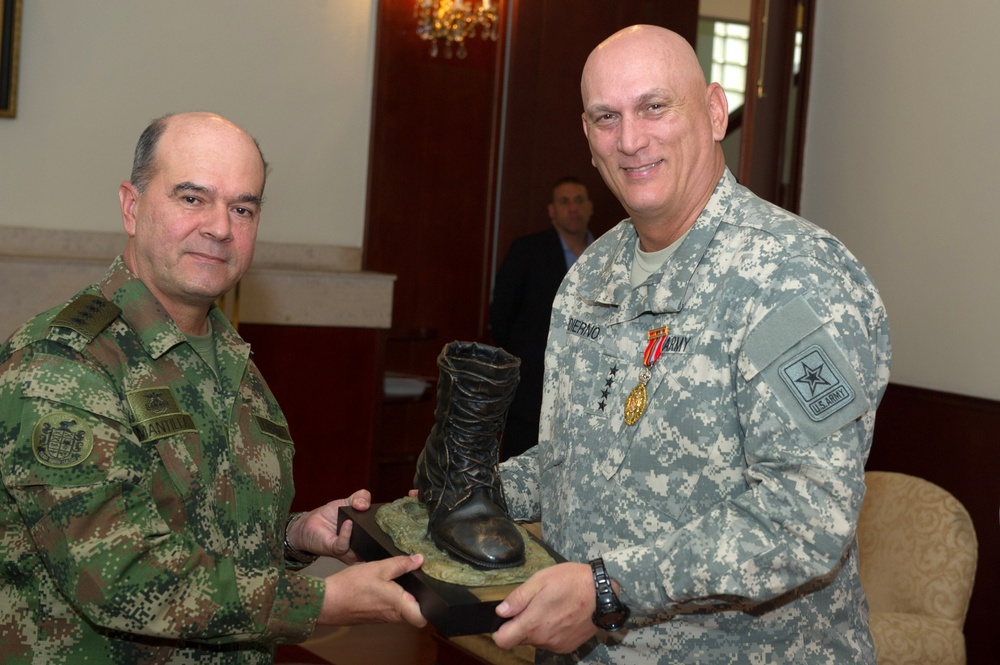 Army chief of staff visits Colombia