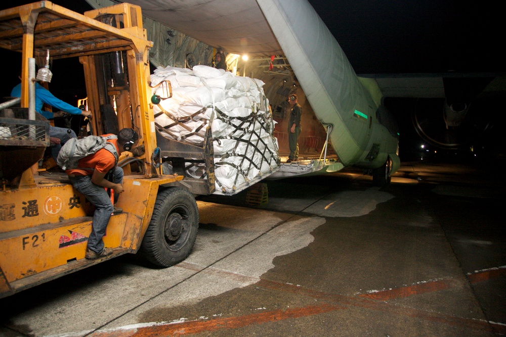 Philippine service members, Marines continue supporting relief efforts