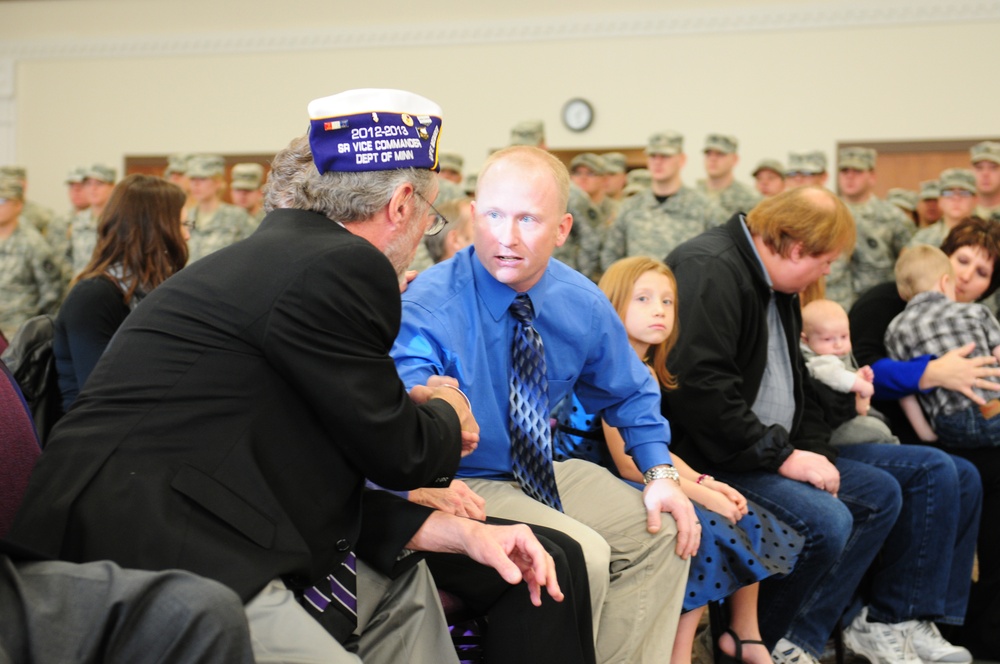 Minnesota soldier receives Purple Heart