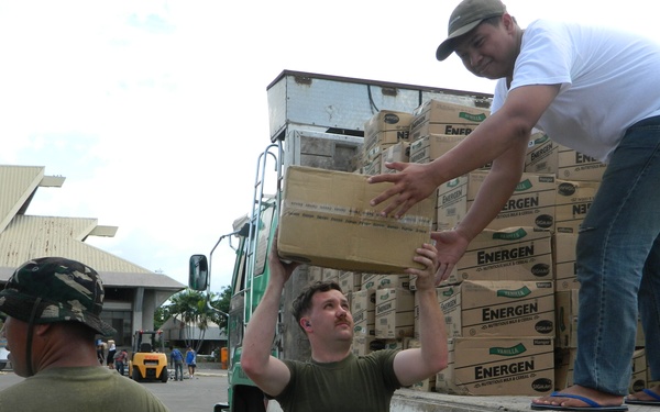US, Philippines service members rapidly off-load supplies at Davao