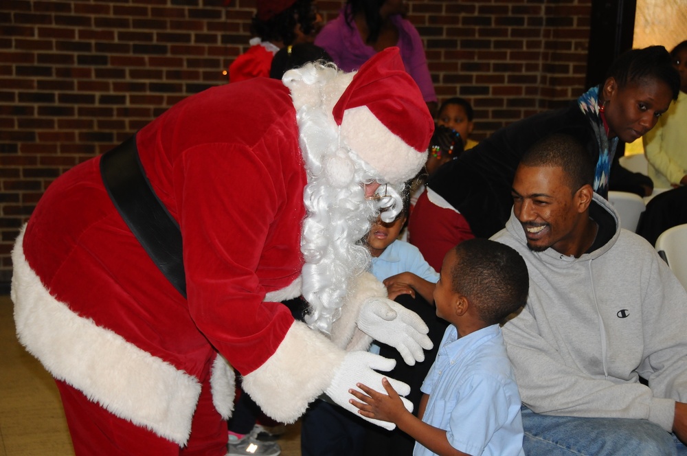 Washington Metropolitan Police Department holds annual Christmas party for youth