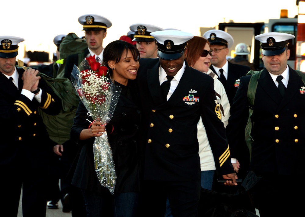 USS Dwight D. Eisenhower (CVN 69) homecoming