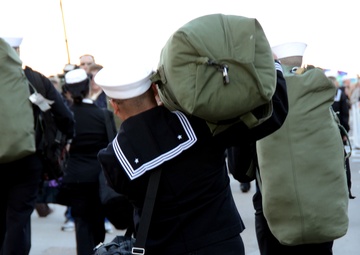 USS Dwight D. Eisenhower (CVN 69) homecoming