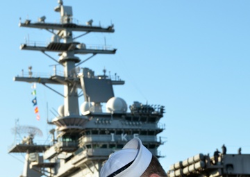 USS Dwight D. Eisenhower (CVN 69) homecoming