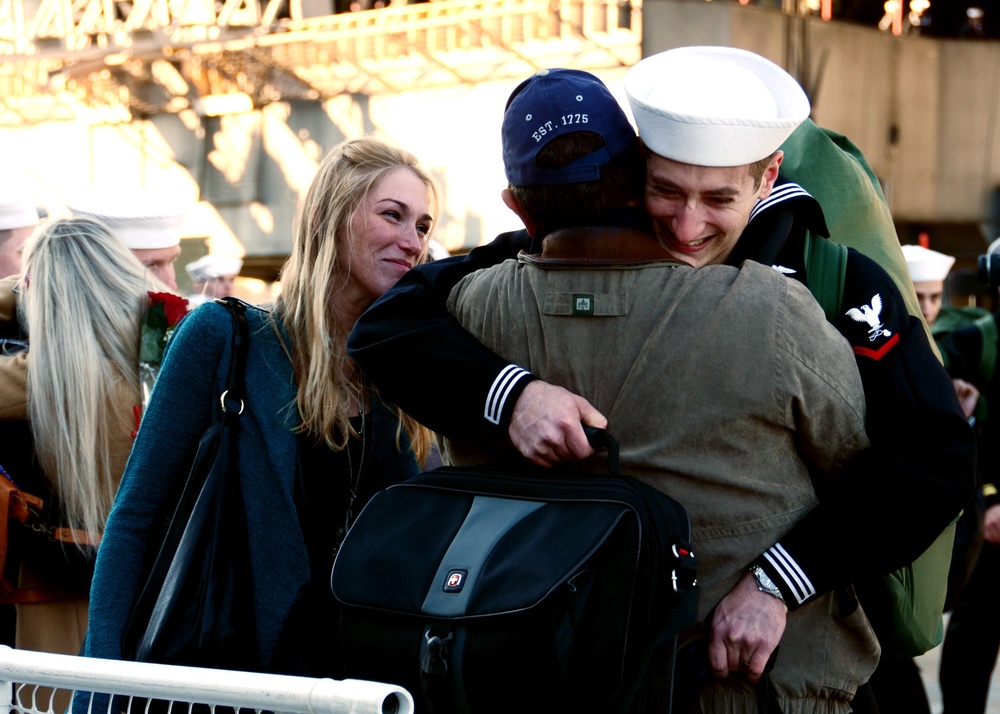 USS Dwight D. Eisenhower (CVN 69) homecoming