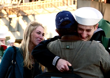 USS Dwight D. Eisenhower (CVN 69) homecoming