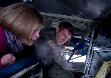 Transit Center welcomes CJCS, USO holiday tour