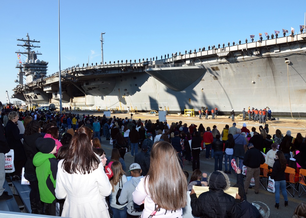 USS Dwight D. Eisenhower homecoming