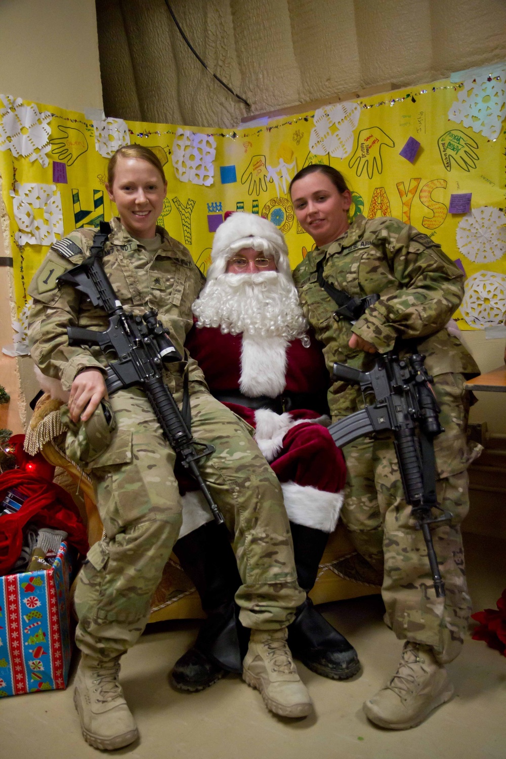 'Dragon' soldiers chill with Santa in Afghanistan