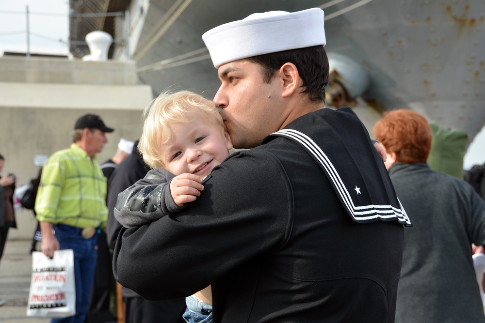 USS Iwo Jima homecoming