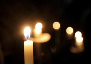 Servicemembers observe moment of silence, candlelight vigil for Sandy Hook victims, families
