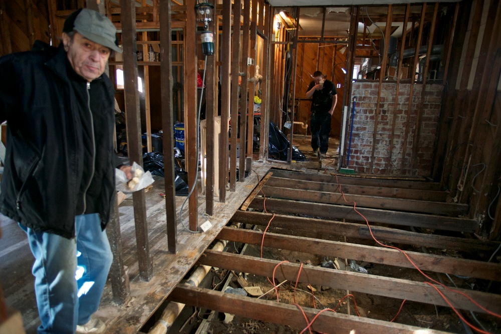 FEMA Community Relations specialists visits Russian neighborhoods