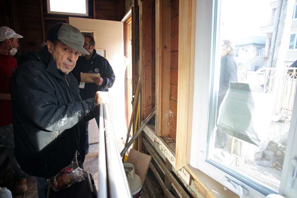 FEMA Community Relations specialists visits Russian neighborhoods