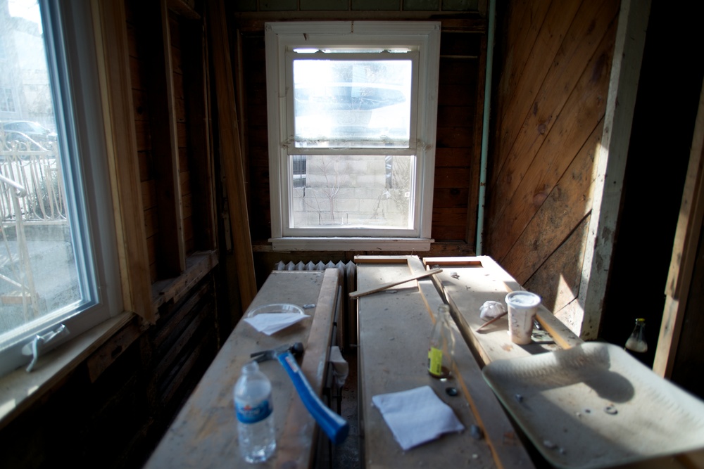 FEMA Community Relations specialists visits Russian neighborhoods