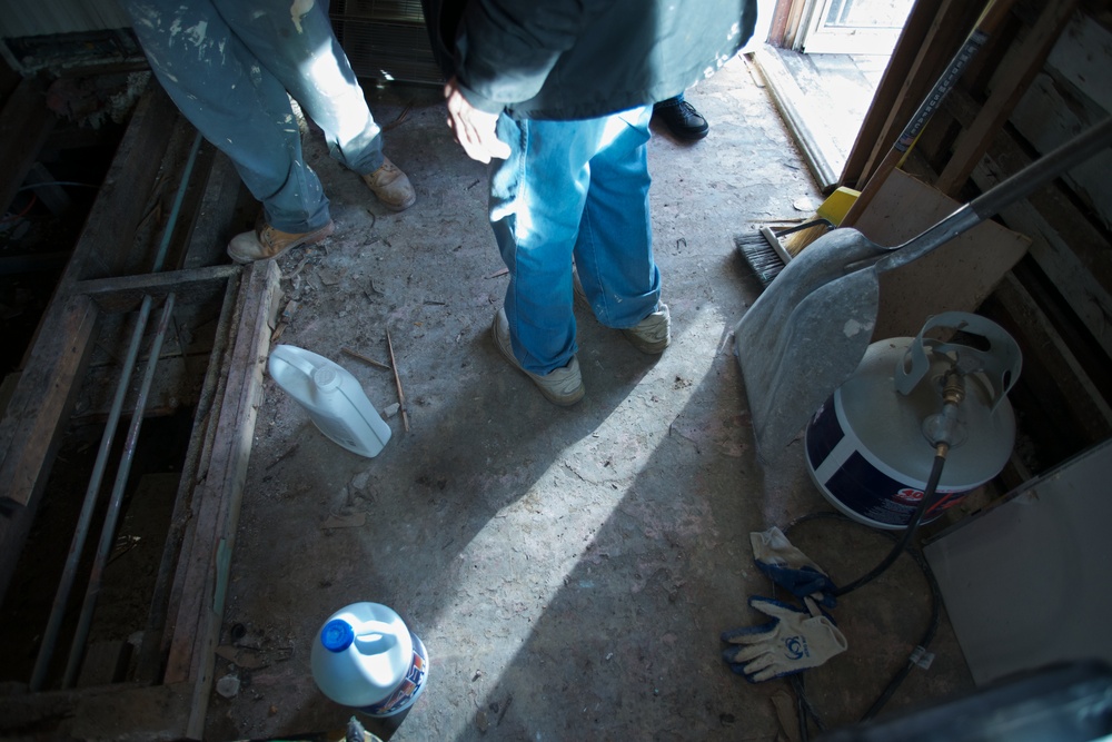 FEMA Community Relations specialists visits Russian neighborhoods