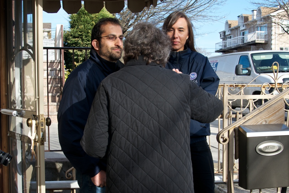 FEMA Community Relations specialists visits Russian neighborhoods