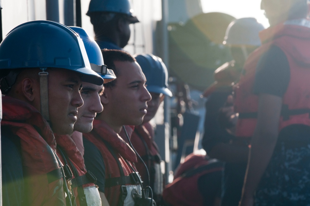 Peleliu Conducts Replenishment at Sea