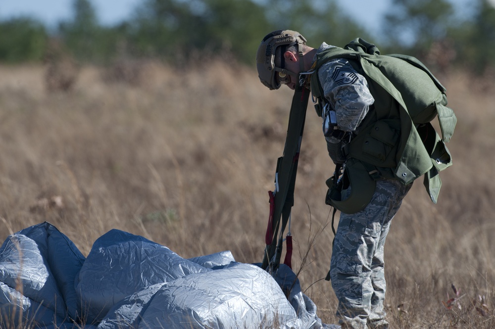 DVIDS - Images - Last jump as Hurlburt command chief master sergeant ...