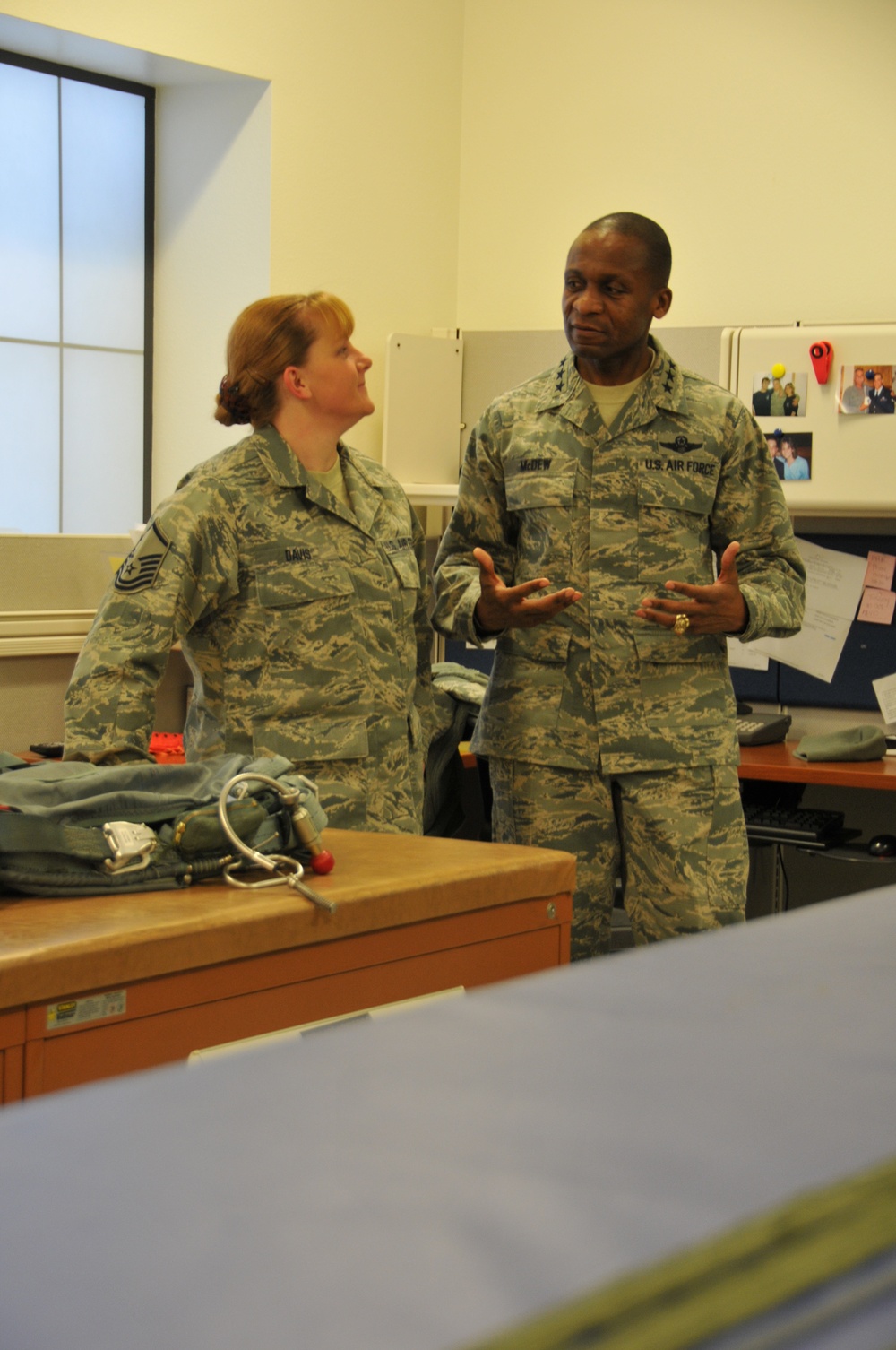 Lt. Gen. McDew visits 153rd Airlift Wing