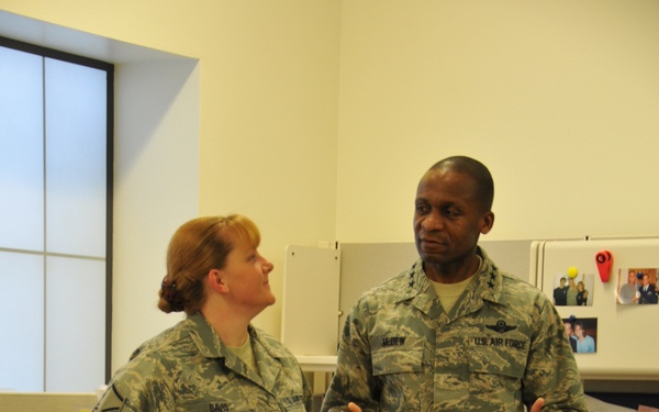 Lt. Gen. McDew visits 153rd Airlift Wing
