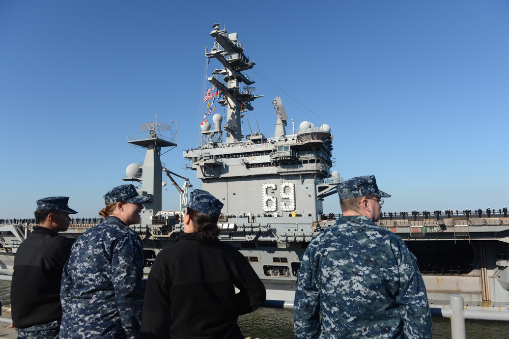 Carriers return to Norfolk