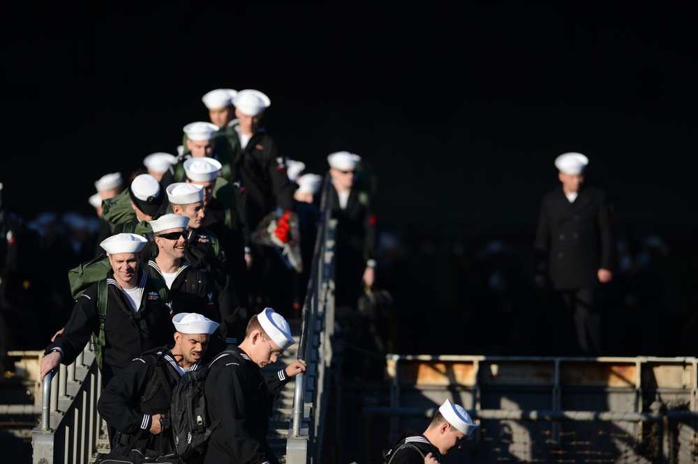 Carriers return to Norfolk