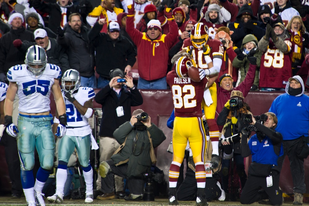 Washington Redskins honor troops
