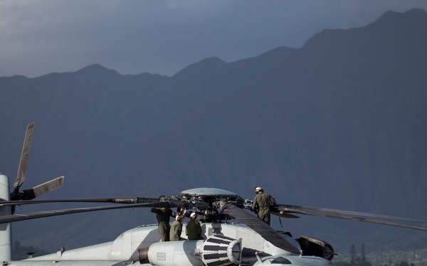 Marines maintain helicopters during holidays