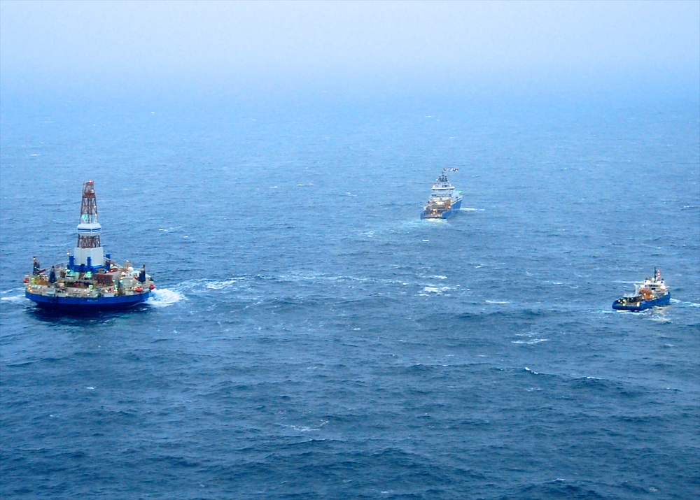 US Coast Guard airlifts personnel, delivers parts for repairs