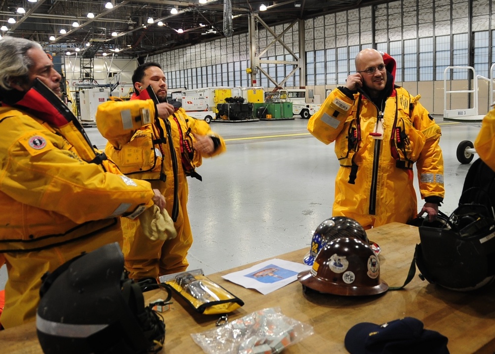 US Coast Guard assists with Kulluk assessment