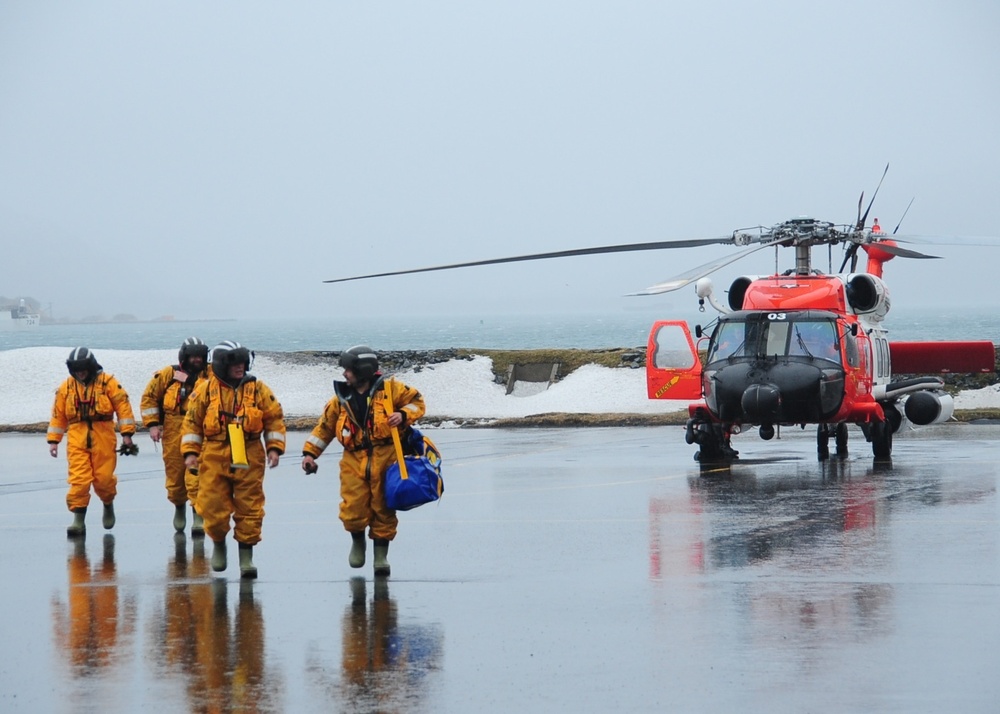 US Coast Guard assists with Kulluk assessment